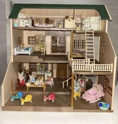 廃盤　シルバニアファミリー緑の丘のすてきなお家 +家具+キャラクター+衣装セット