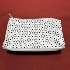 ESTEE LAUDER ホワイト 白 ポーチ 穴あきデザイン