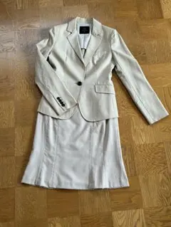 INEDイネド　ベージュスーツ上下　ジャケット9号　スカート11号　入学式など