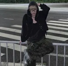 ブラックフード付きクロップドパーカー　 韓国ストリート