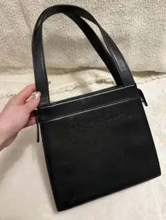 CHANEL ブラックレザーショルダーバッグ