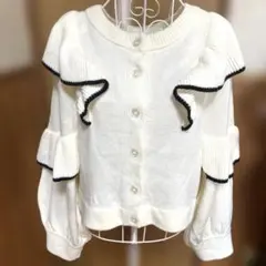 アイボリー フリル付き 長袖ニットカーディガン