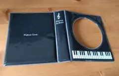 ピアノライン　窓付きフォトアルバム　パープル　鍵盤　音符のサムネイル