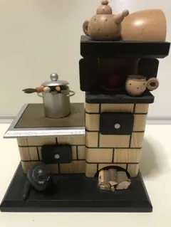 ドイツ　煙出し人形木製キッチンストーブと黒猫フィギュア