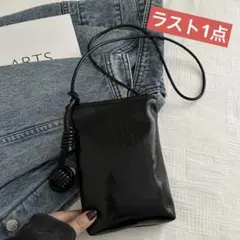 スマホショルダー　ポーチ　ショルダーバッグ　コンパクト　オルチャン　ブラック