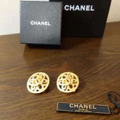 CHANEL　イヤリング 【箱付】ロゴ入り ゴールド