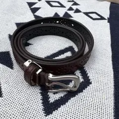 深棕色 皮革 腰帶 帶孔設計