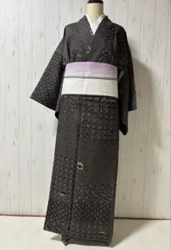 大島紬 （ お誂え 二部式キモノ ） キモノ葉月 大塚 | #今日のトルソーさん はエジプト柄の大島紬に