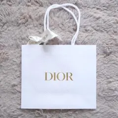 Dior ホワイト　紙袋　リボン付き