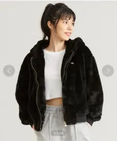 ✨美品adidas フード付きフェイクファージャケットブラック　デカロゴS