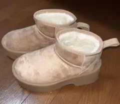 ベージュ 厚底 ファー付きブーツ