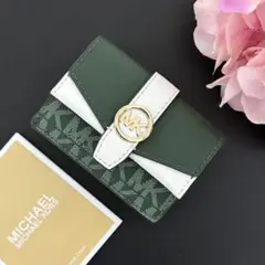 【新品】MICHAEL KORS 二つ折り折り財布 グリーンのサムネイル