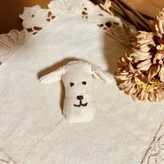 犬の形 布製ブローチ　ハンドメイド