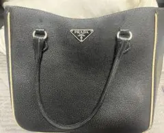 レアアイテムPRADA ブラック トートバッグ 三角プレート レザー ミニ