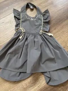 バースデイ　コトリ　エプロン　ワンピース　チャコールグレー