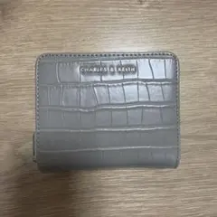 c*y様 CHARLES & KEITH 二つ折り財布 グレー