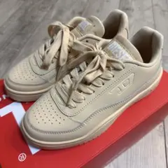 DIESEL ベージュ スニーカー