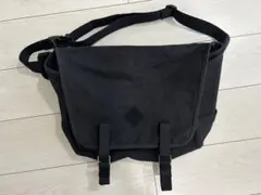 LACOSTE LIVE ブラックメッセンジャーバッグ