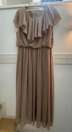 ベージュ フリル マキシドレス