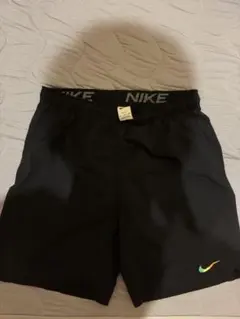 Nike ブラック ショートパンツのサムネイル