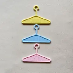 ジェニーパステルカラー　お洋服　ハンガー　3本セット