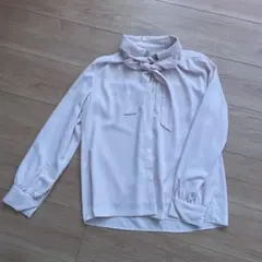 リボン付きブラウス