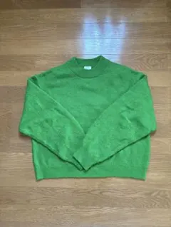 グリーン　薄手ニット