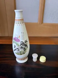中国景徳鎮風 磁器酒瓶 漢詩 山水画 花瓶 一輪挿し 酒器 瓶 中国雑貨 置物