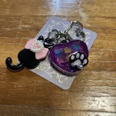 猫とハートの樹脂製チャーム