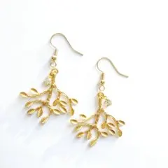 №822・枝葉ピアス