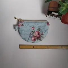 ミニミニポーチ　半月ポーチ　楽譜と薔薇　ブルー　ファスナーポーチ　ハンドメイド