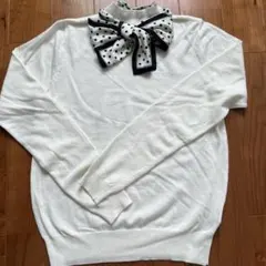 リボン付きホワイト長袖ニットセーター