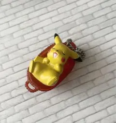 ポケモン ピカチュウ ゆりかご キーホルダー