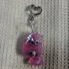 レジン♡宇宙テーマの濃いピンク色のネコのキーホルダー　小さなおまけ付き