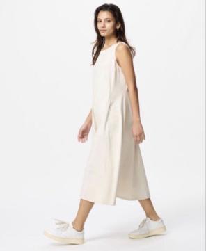 ユニクロ　ウルトラストレッチワンピース　オフホワイト丈短め　XL新品