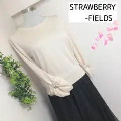 ストロベリーフィールズの袖口ビジュー付きプルオーバーニット