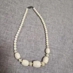 アイボリー ビーズネックレス