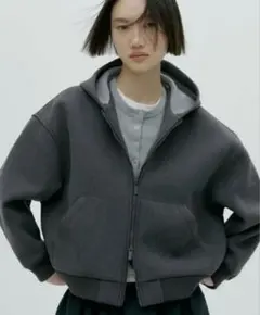 新品未使用　H&M フード付きジップアップジャケット ダークグレーメランジのサムネイル