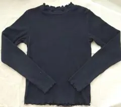 黒いリブ編み長袖カットソー