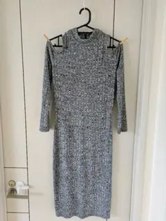 オフショルダー長袖ひざ丈ワンピース