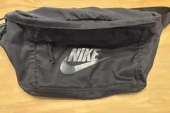 NIKE ショルダーバッグ　ブラック　ウエストバッグのサムネイル