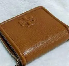 トリーバーチ 折財布 エンボス ロゴ ブラウン 新品