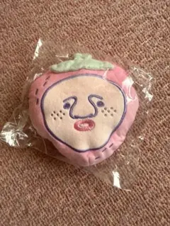 こびとづかん フェイスリールパスケース　イチゴクレナイ