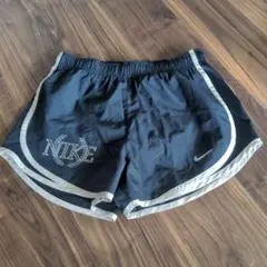 NIKE ブラック ショートパンツ