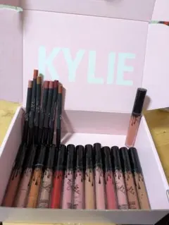 Kylie Lip Kit マットリップスティックセット