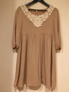 本日最終日　earth music&ecology ベージュのドット柄ワンピース