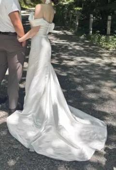 ホワイトオフショルダーウェディングドレス　サテン　前撮り　二次会用