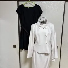 ブラックドレスとホワイトジャケットスーツのセット