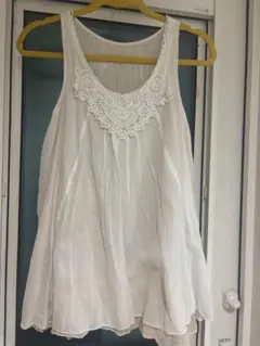 ナイスクラップのオフホワイト ノースリーブ トップス レース装飾