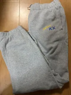 【美品】ユニクロ ✕ カウズ の コラボ スウェットパンツ Lサイズ